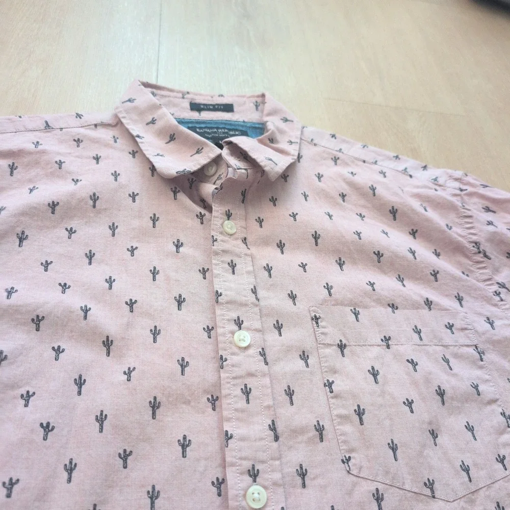 Banana Republic Men Large Slim Cactus Print Short Sleeve Button Down Shirt Pink